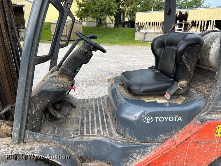 image for item DW7219 Toyota 8FGU25 forklift