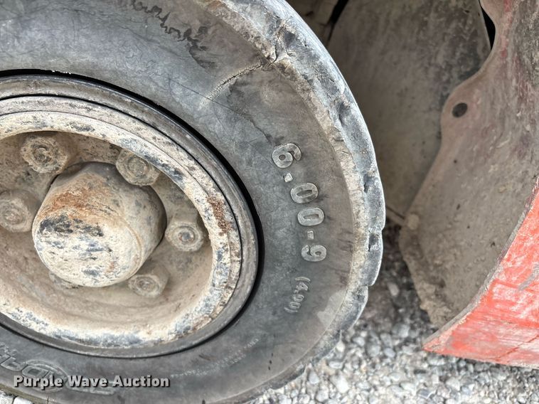 image for item DW7219 Toyota 8FGU25 forklift