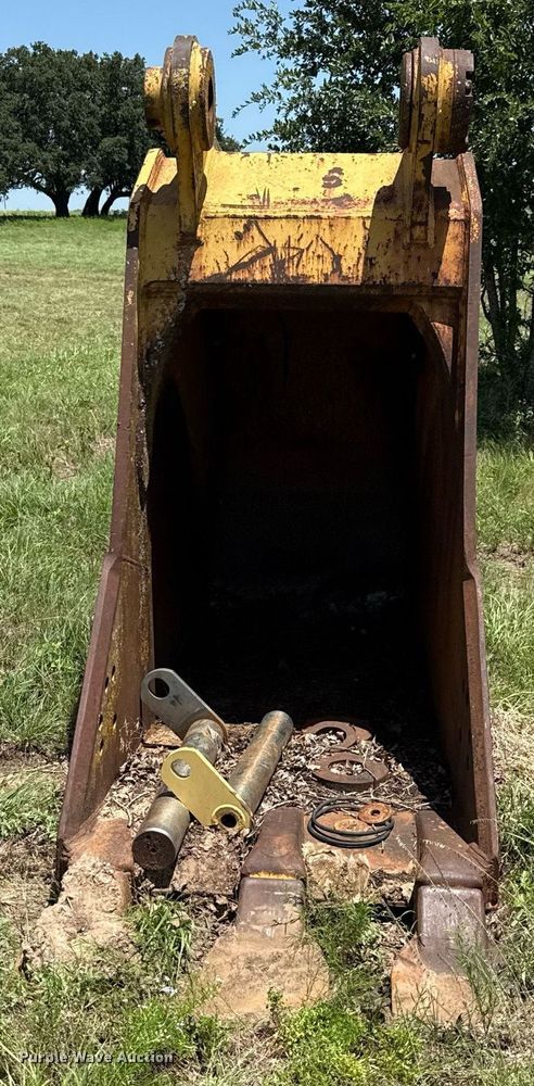 image for item DX5647 Central Fabricstors 365 V excavator bucket