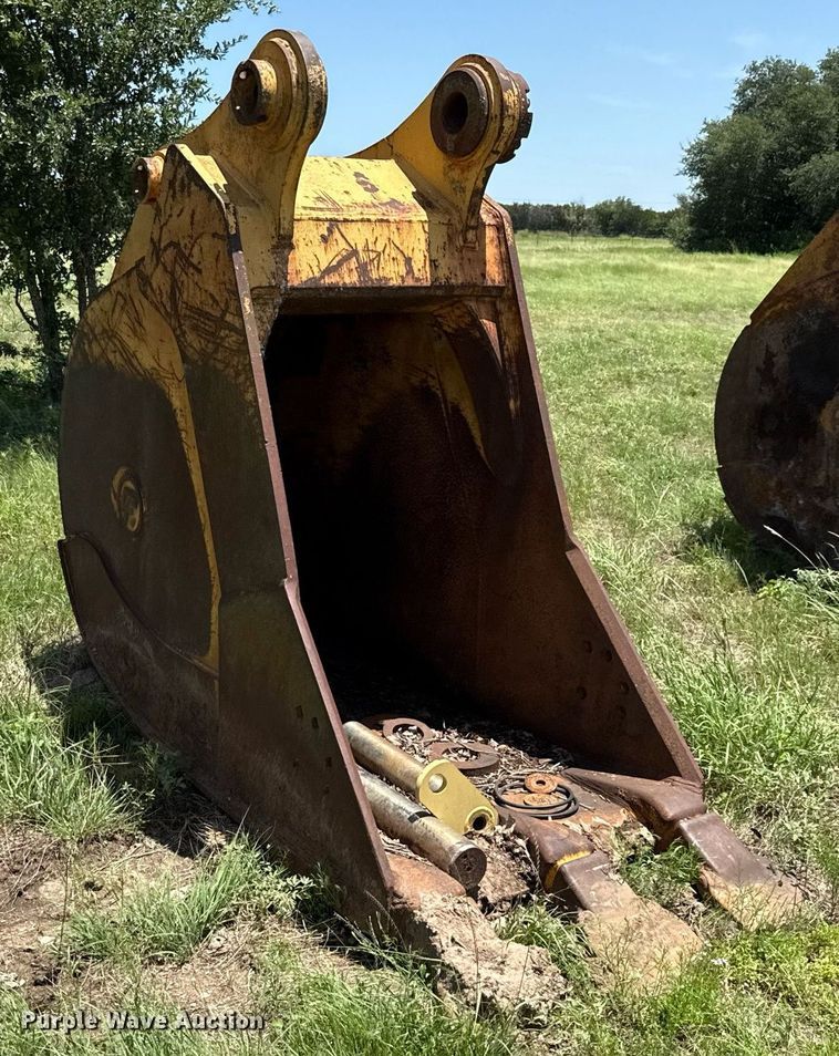 image for item DX5647 Central Fabricstors 365 V excavator bucket