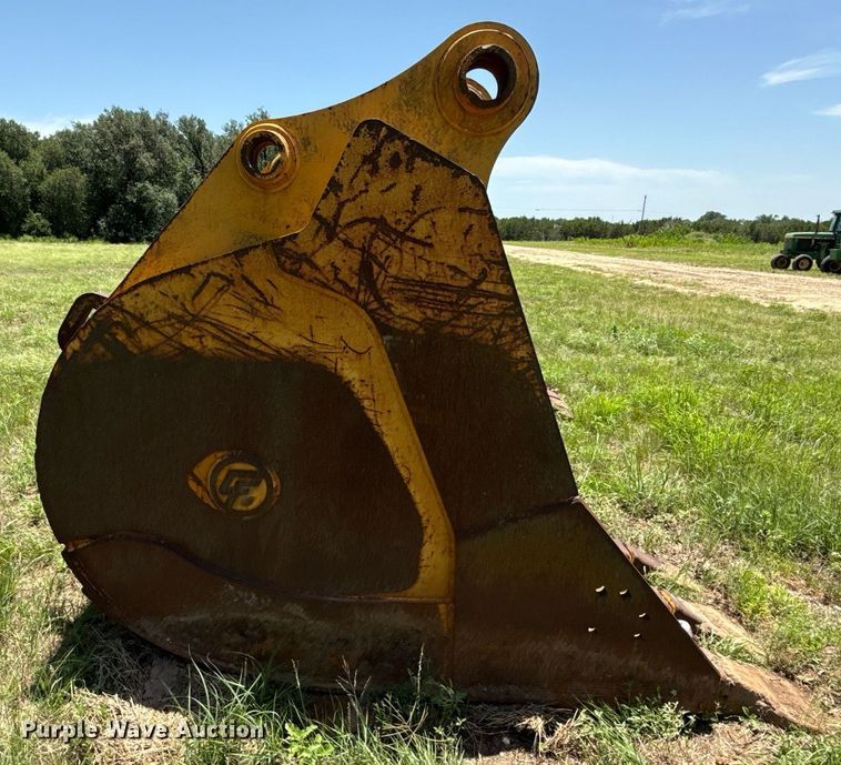 image for item DX5647 Central Fabricstors 365 V excavator bucket