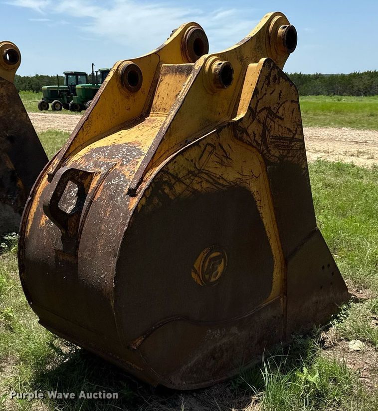 image for item DX5647 Central Fabricstors 365 V excavator bucket