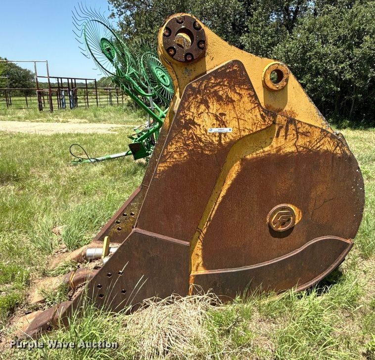 image for item DX5647 Central Fabricstors 365 V excavator bucket