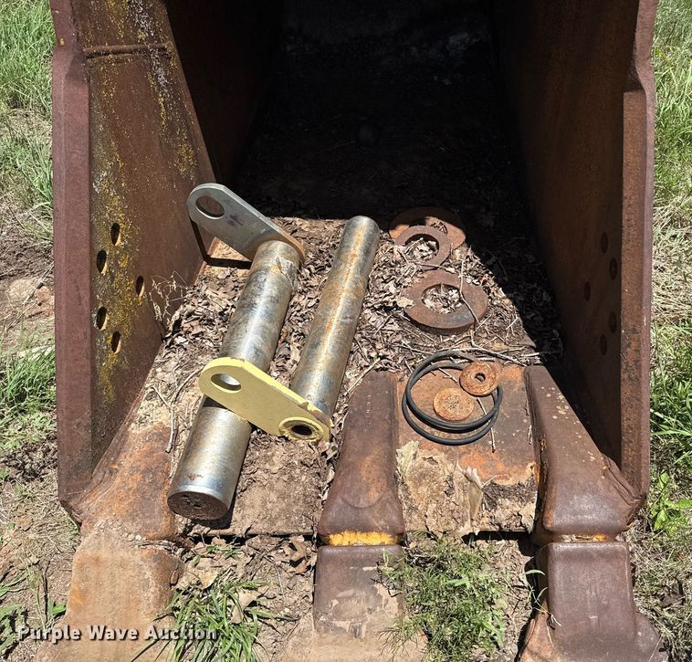 image for item DX5647 Central Fabricstors 365 V excavator bucket