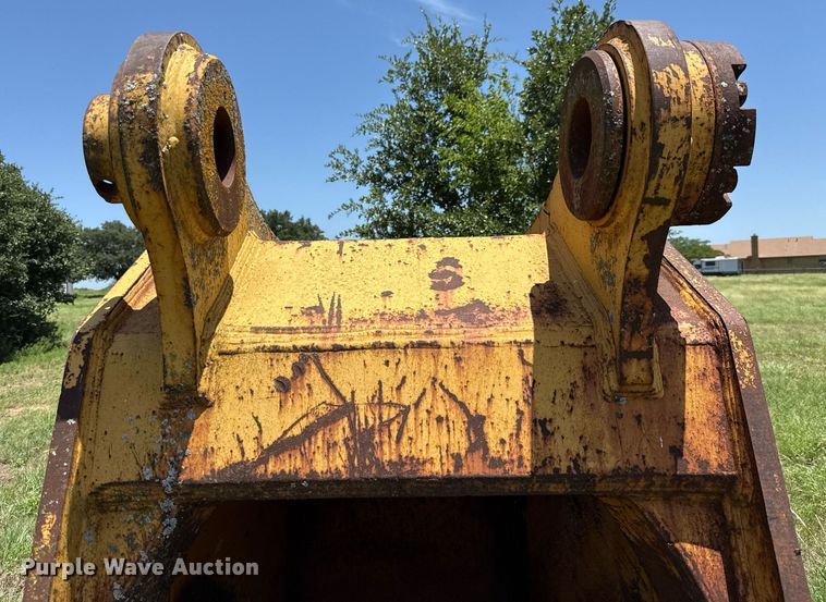 image for item DX5647 Central Fabricstors 365 V excavator bucket