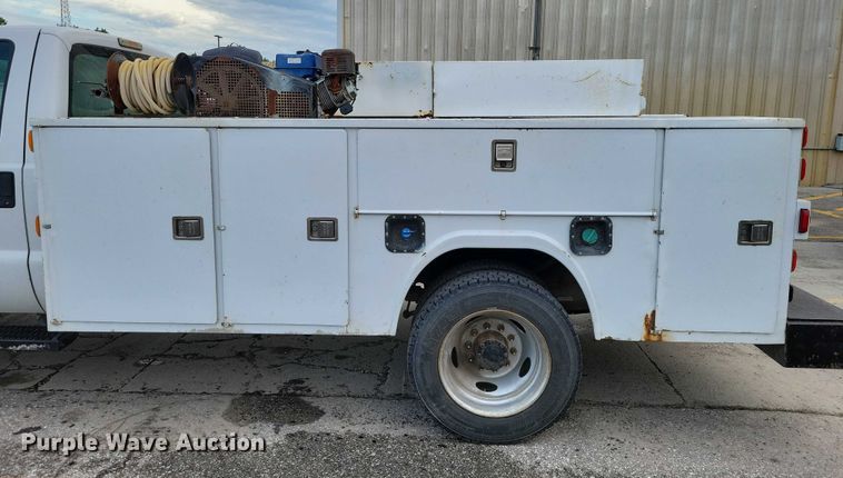 image for item DX7149 2014 Ford F550 utility / service truck