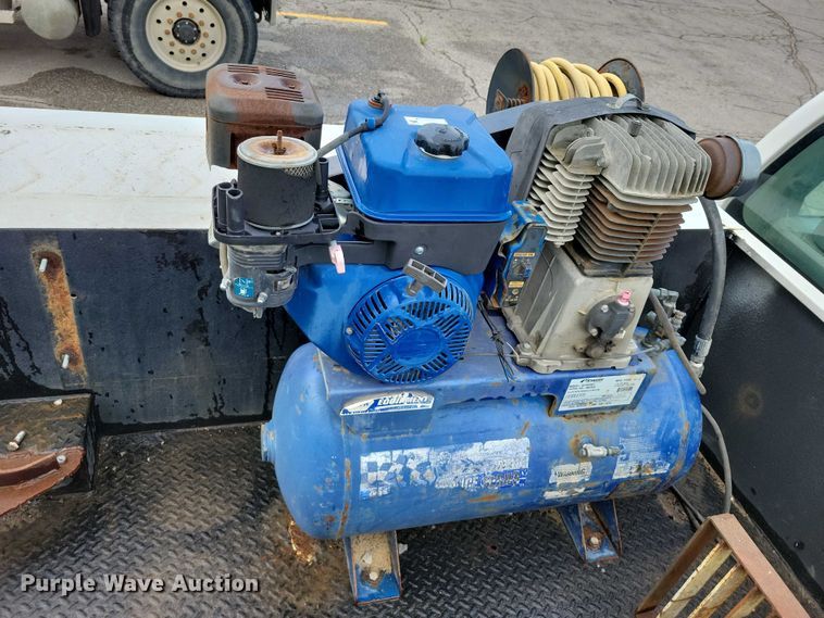 image for item DX7149 2014 Ford F550 utility / service truck