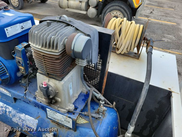 image for item DX7149 2014 Ford F550 utility / service truck