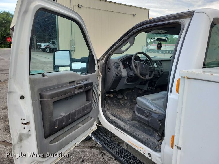 image for item DX7149 2014 Ford F550 utility / service truck