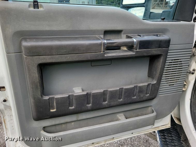 image for item DX7149 2014 Ford F550 utility / service truck