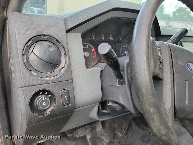 image for item DX7149 2014 Ford F550 utility / service truck