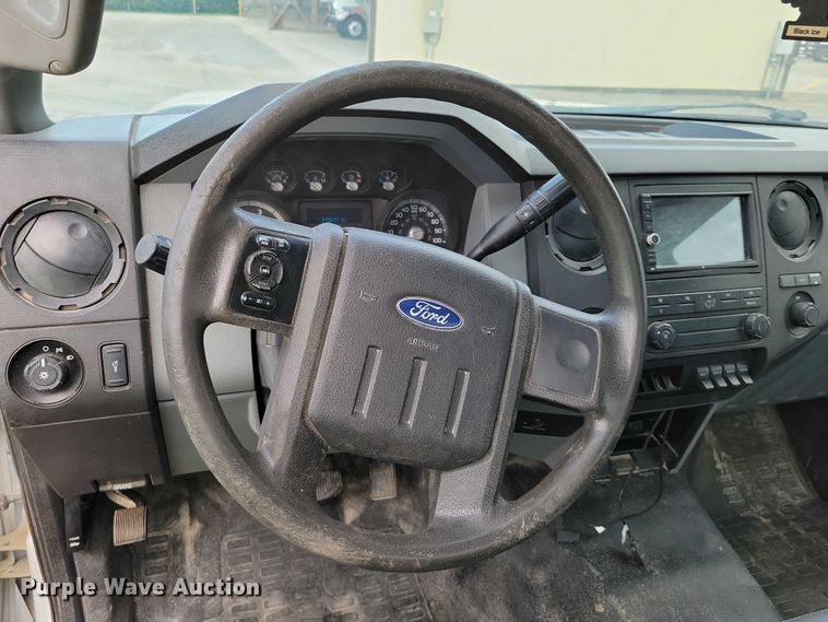 image for item DX7149 2014 Ford F550 utility / service truck