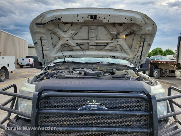 image for item DX7149 2014 Ford F550 utility / service truck