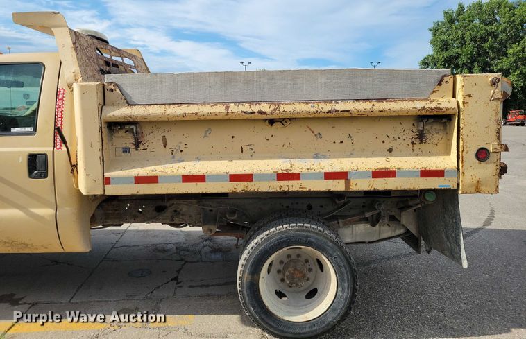 image for item DX7150 2005 Ford F550 dump truck