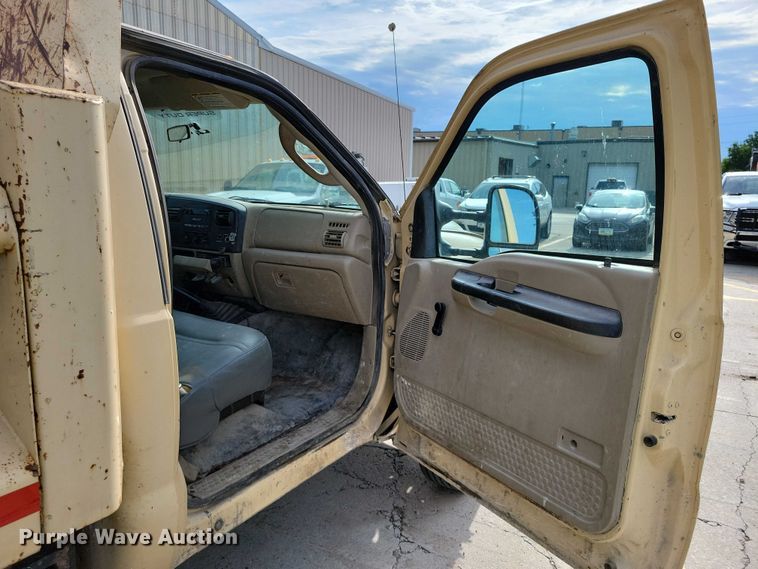 image for item DX7150 2005 Ford F550 dump truck