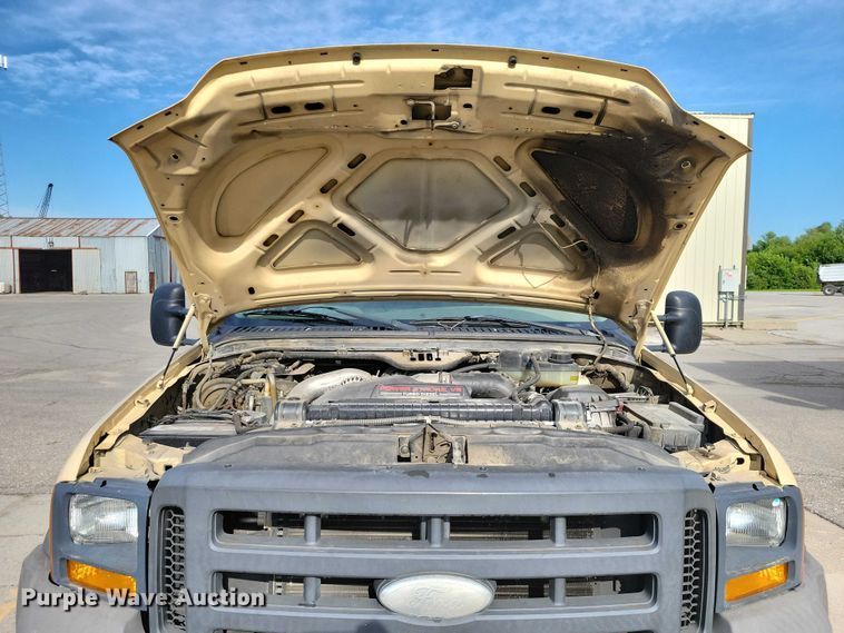 image for item DX7150 2005 Ford F550 dump truck