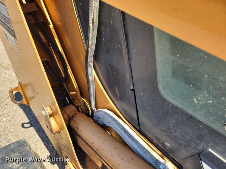 image for item DX7158 Case 465 skid steer loader