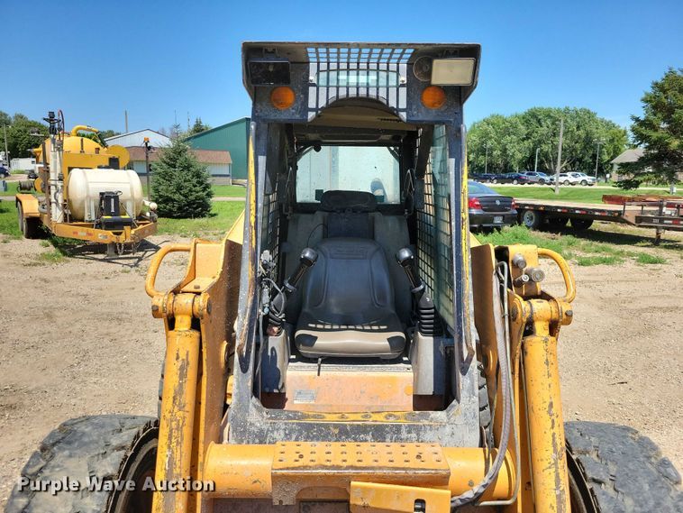 image for item DX7158 Case 465 skid steer loader