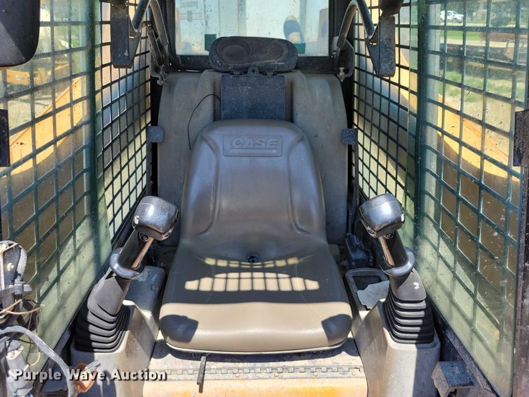 image for item DX7158 Case 465 skid steer loader