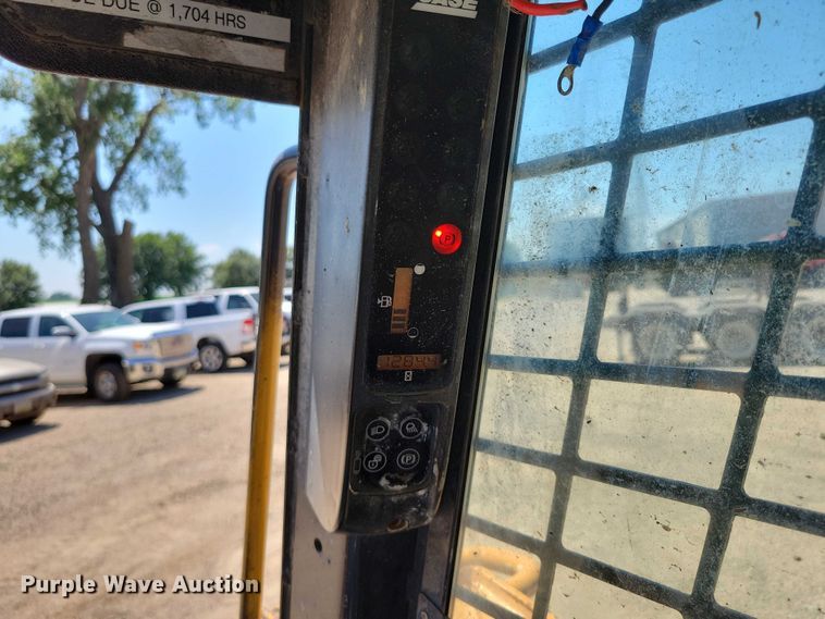 image for item DX7158 Case 465 skid steer loader