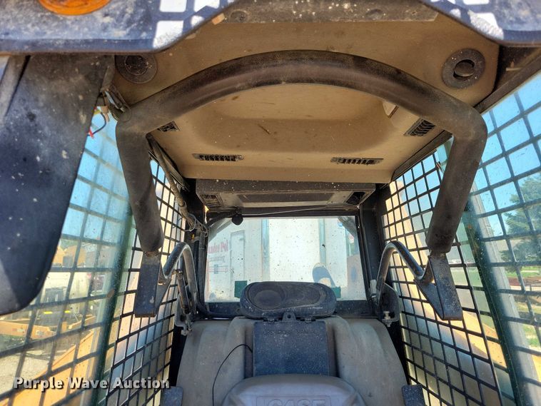 image for item DX7158 Case 465 skid steer loader