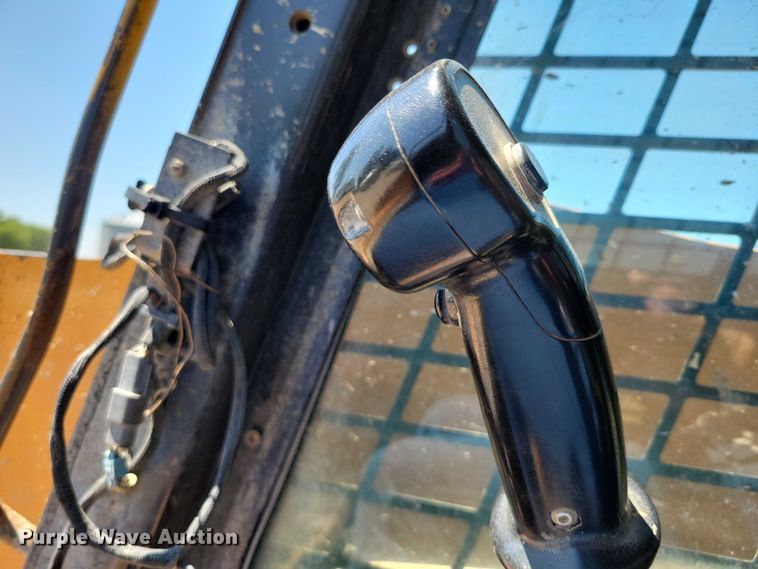 image for item DX7158 Case 465 skid steer loader