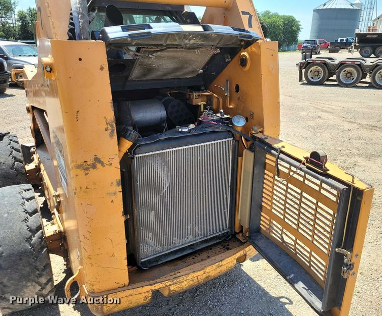 image for item DX7158 Case 465 skid steer loader