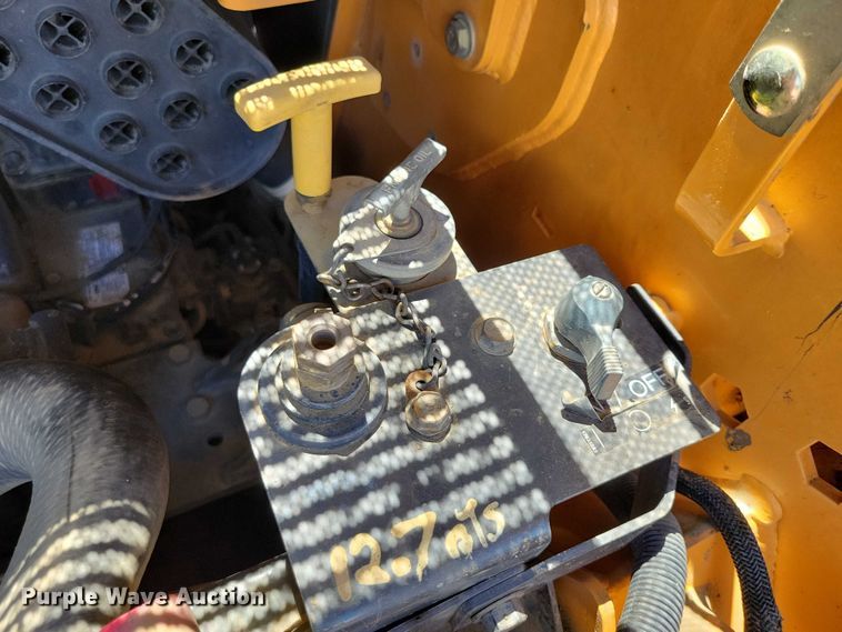 image for item DX7158 Case 465 skid steer loader