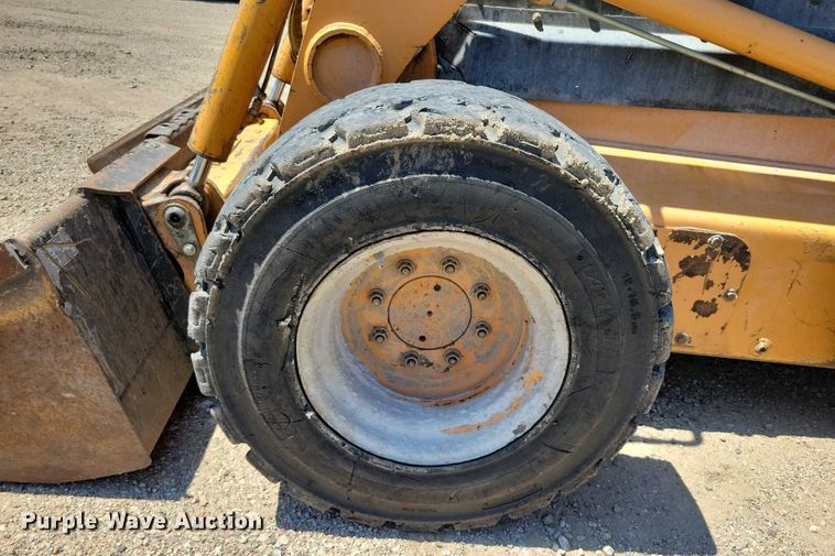 image for item DX7158 Case 465 skid steer loader