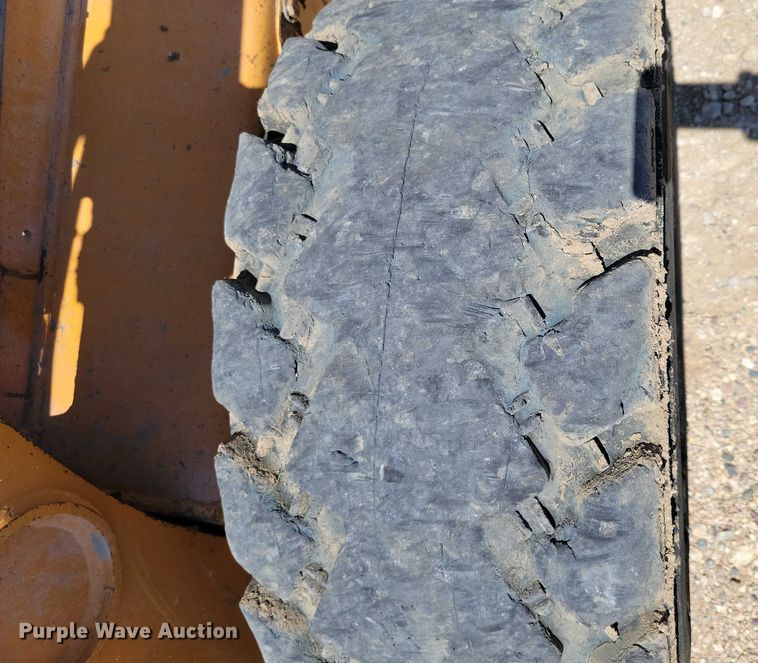 image for item DX7158 Case 465 skid steer loader