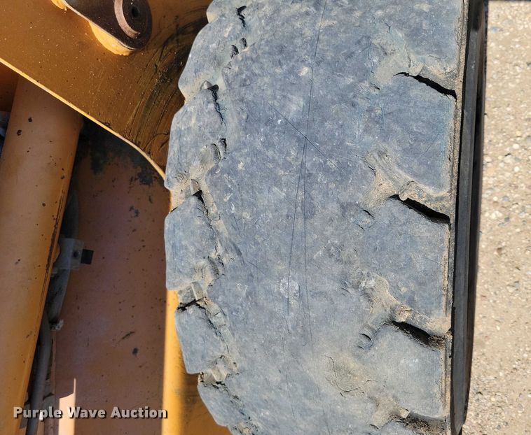 image for item DX7158 Case 465 skid steer loader