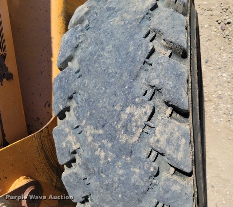 image for item DX7158 Case 465 skid steer loader