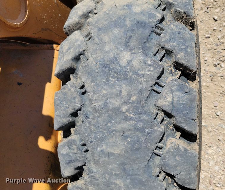 image for item DX7158 Case 465 skid steer loader