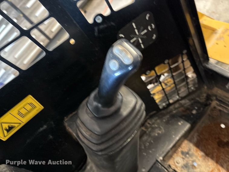 image for item DX8044 2019 ASV RT-25 tracked skid steer loader