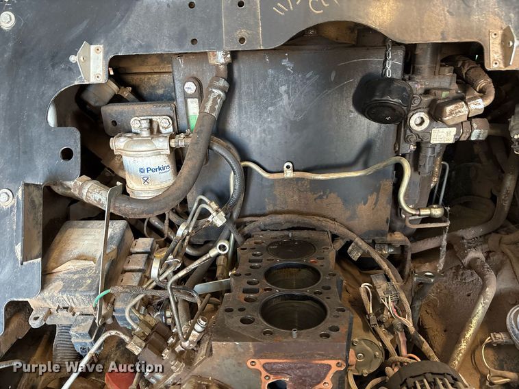 image for item DX8044 2019 ASV RT-25 tracked skid steer loader