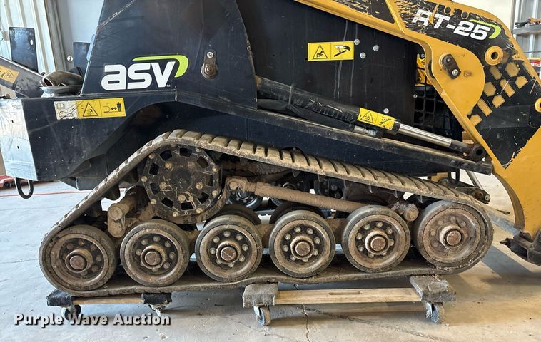 image for item DX8044 2019 ASV RT-25 tracked skid steer loader