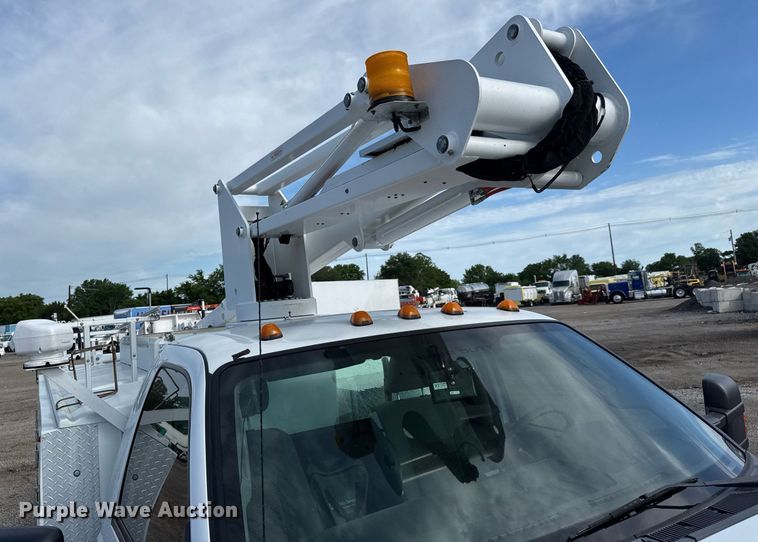 image for item DY0044 2012 Ford F550 Super Duty bucket truck