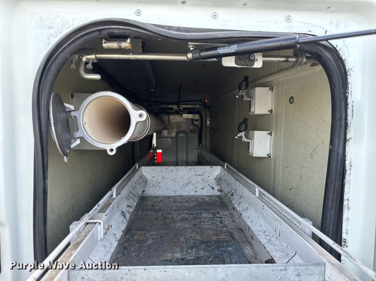 image for item DY0044 2012 Ford F550 Super Duty bucket truck