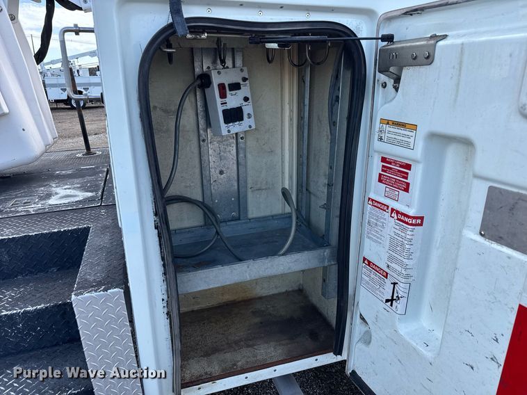 image for item DY0044 2012 Ford F550 Super Duty bucket truck