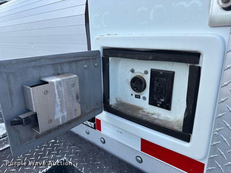 image for item DY0044 2012 Ford F550 Super Duty bucket truck