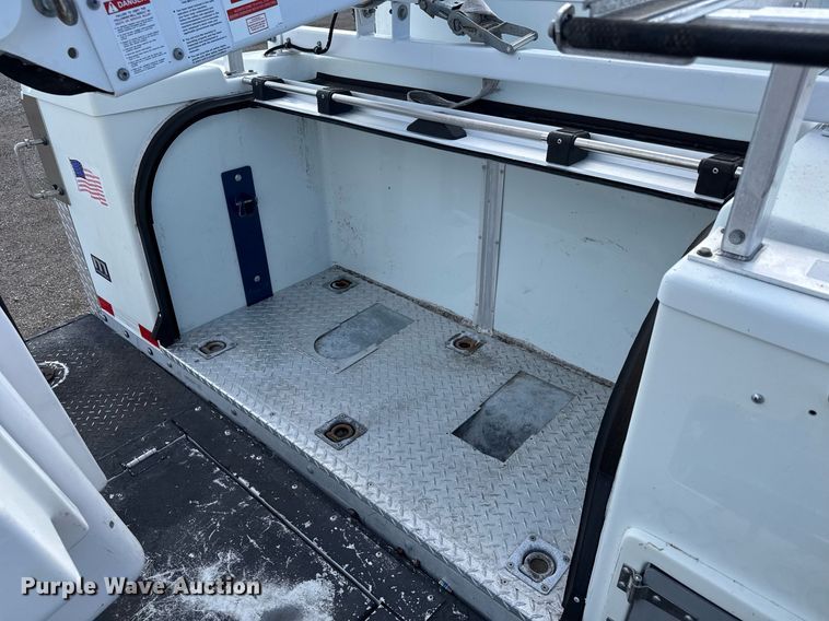 image for item DY0044 2012 Ford F550 Super Duty bucket truck