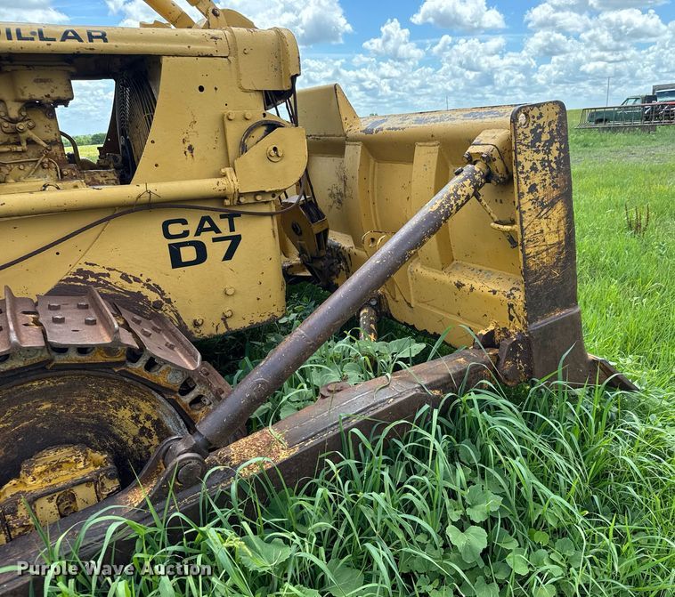 image for item DY0297 Caterpillar D7 dozer