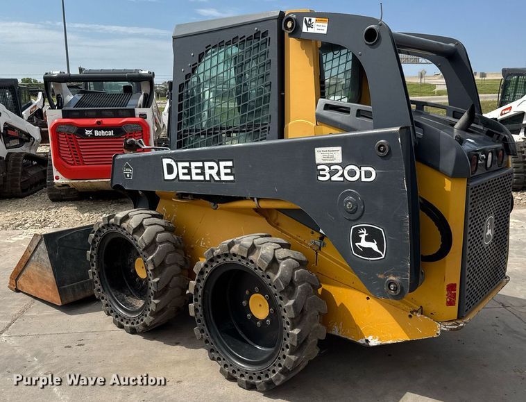 image for item DY0332 2010 John Deere 320D skid steer loader
