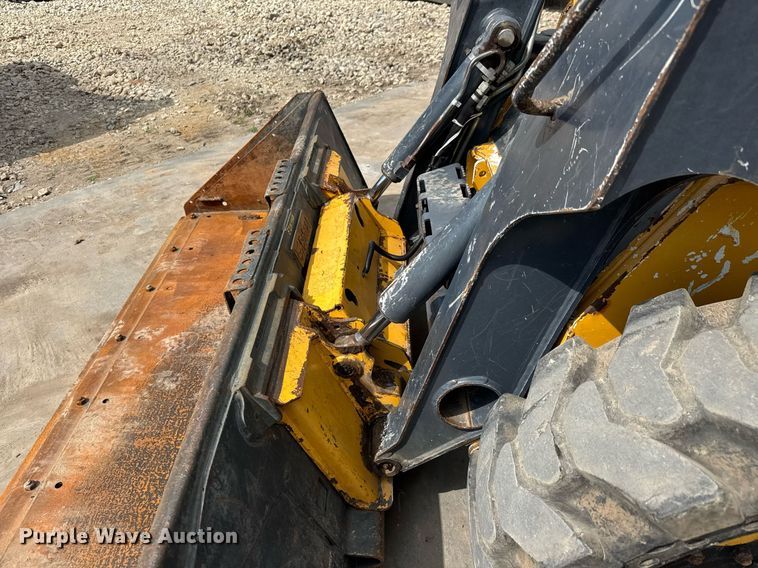image for item DY0332 2010 John Deere 320D skid steer loader