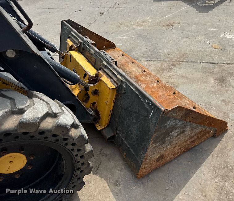 image for item DY0332 2010 John Deere 320D skid steer loader