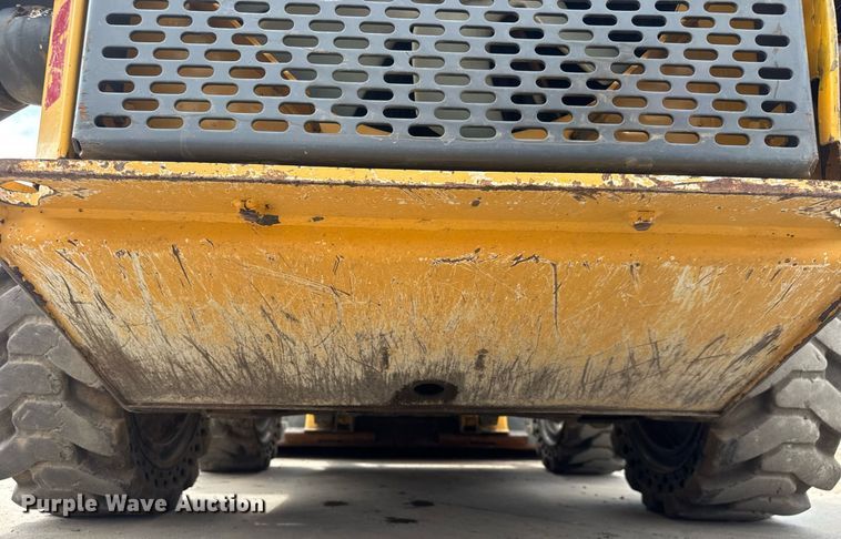 image for item DY0332 2010 John Deere 320D skid steer loader