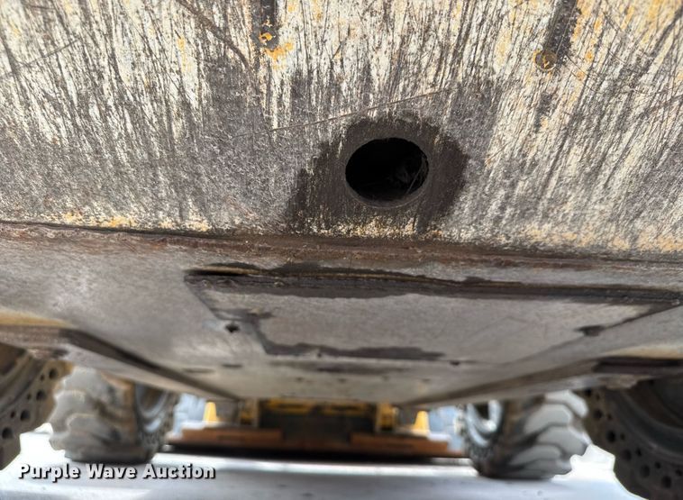 image for item DY0332 2010 John Deere 320D skid steer loader