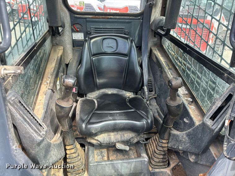 image for item DY0332 2010 John Deere 320D skid steer loader