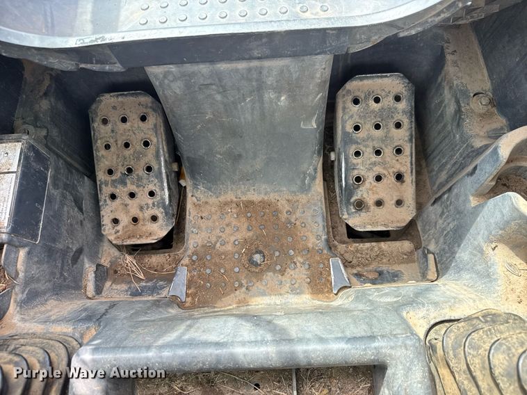 image for item DY0332 2010 John Deere 320D skid steer loader