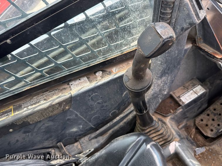 image for item DY0332 2010 John Deere 320D skid steer loader